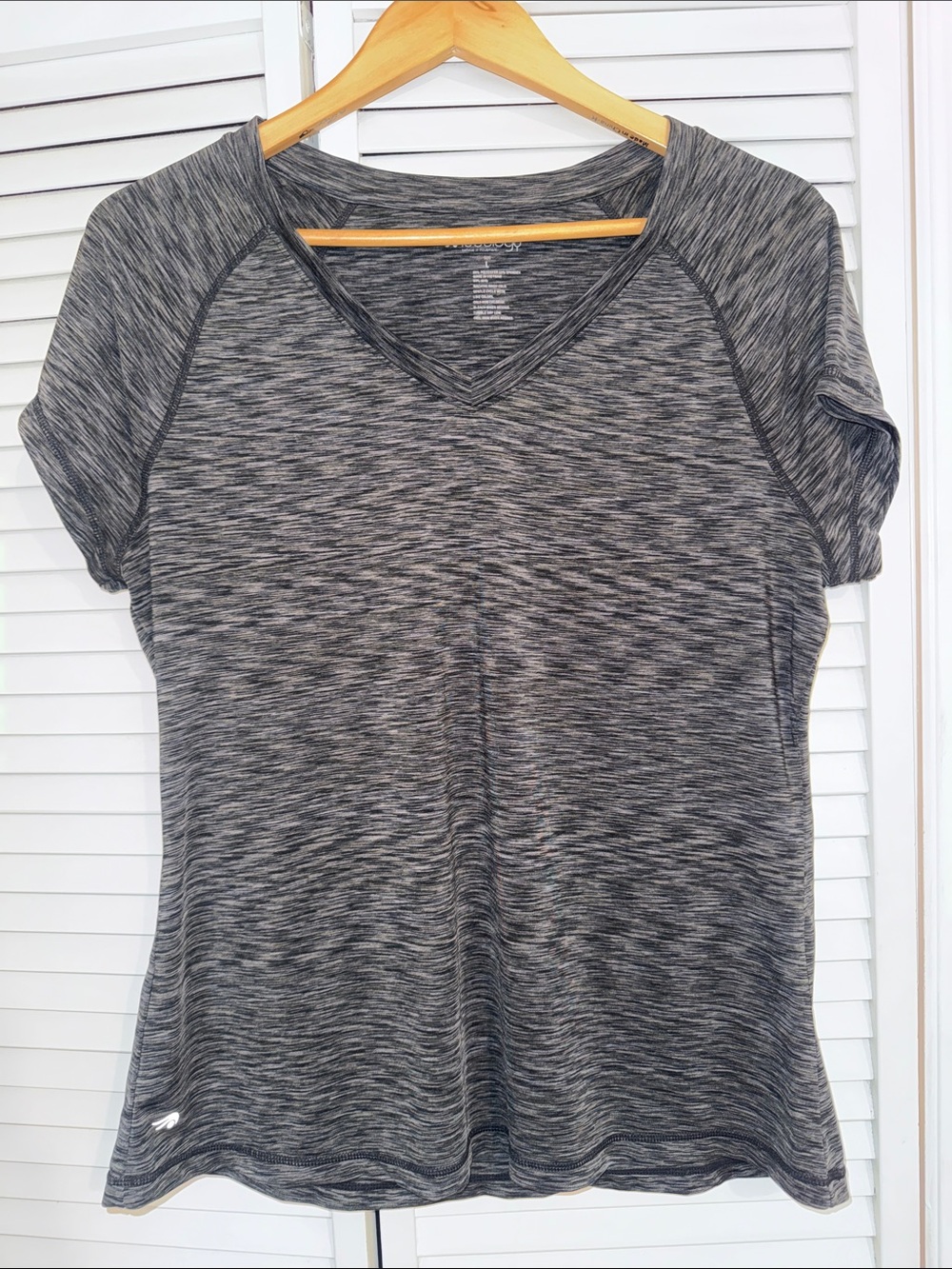 Ideology Women's Charcoal Heather V-Neck Active Tee - L